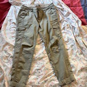 Eddie Bauer Olive Green Slightly Curvy Cargo Pants - Women's Size 8